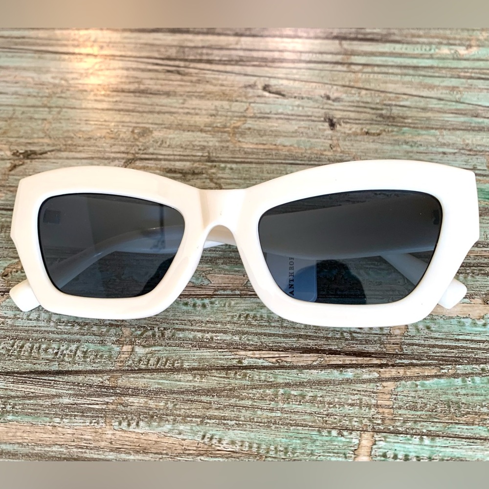 Anthropologie Chic Cream Colored Blocked Cat-eye Sunglasses - Picture 6 of 7